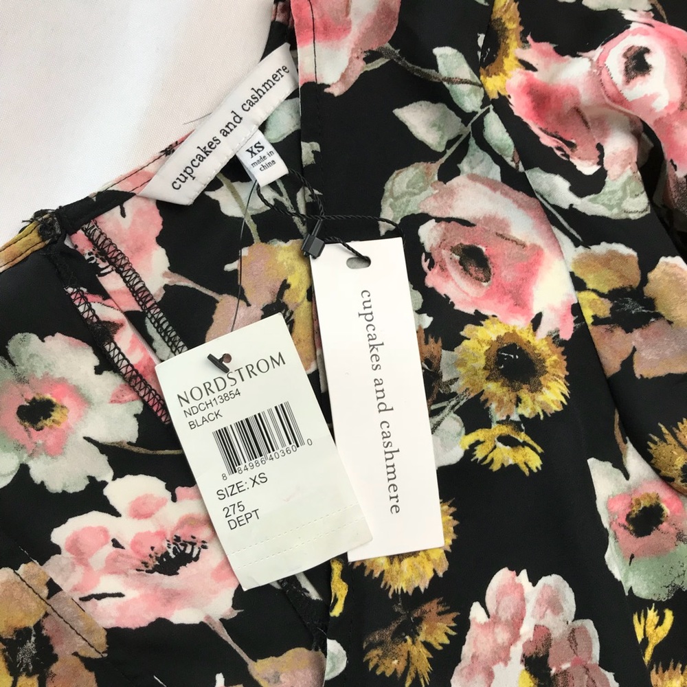 🦄SOLD🦄 Anthro Cupcakes & Cashmere Floral Romper - Picture 5 of 7